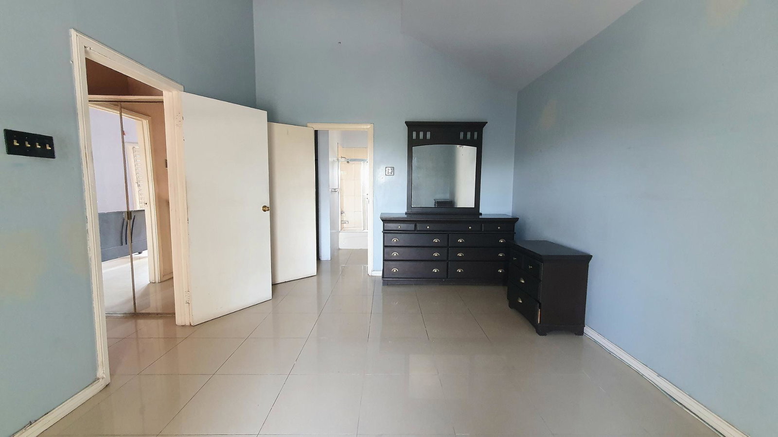 Charming-2-Bedroom-Apartment-for-Sale-in-Kingston-Jamaica Twelfth image of 35b Upper Waterloo Road in Kingston 8, St. Andrew, Jamaica - property is For Sale