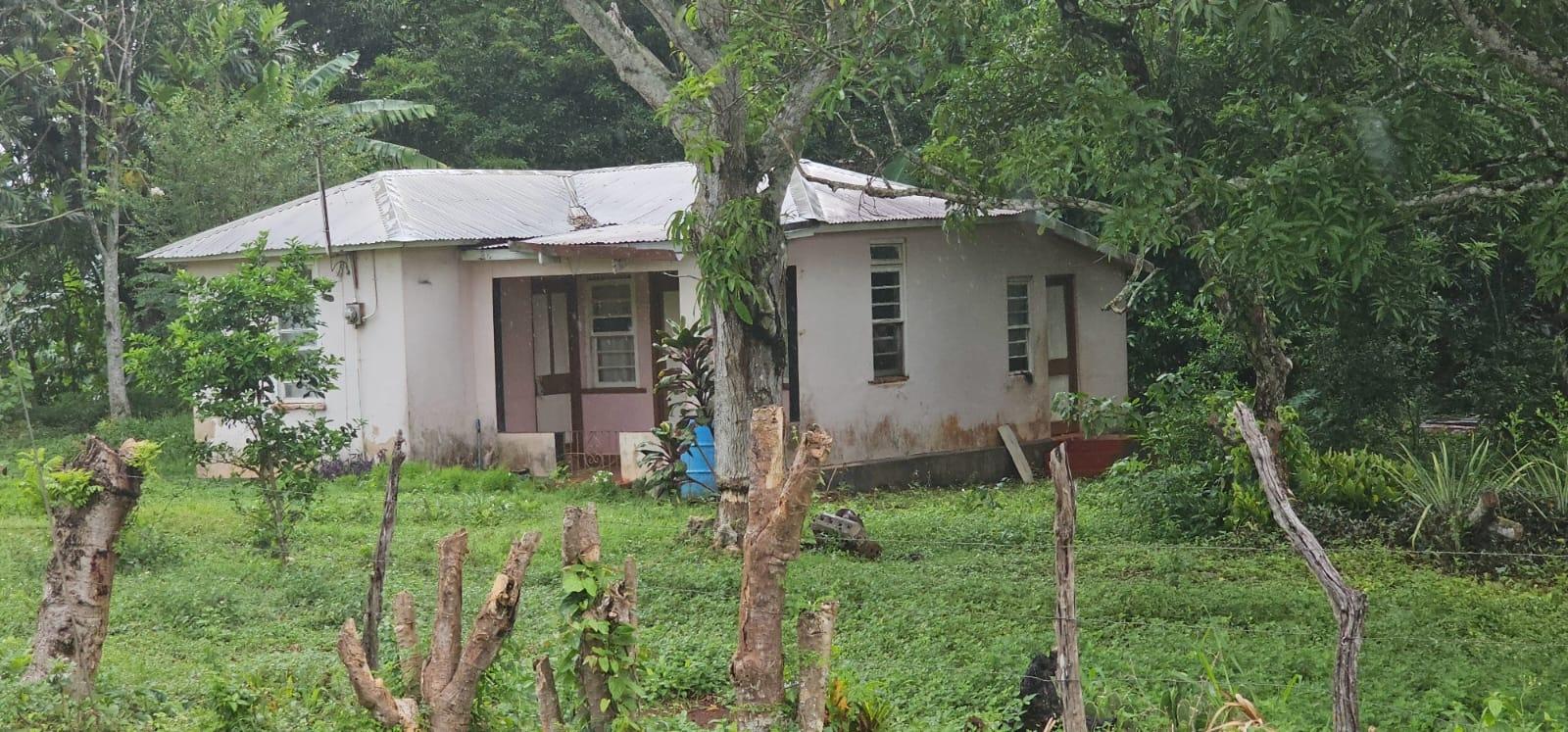 Charming-2-Bedroom-Farmhouse-on-1.847-Acres-in-Santa-Cruz-Jamaica Second image of Park, Santa Cruz in Santa Cruz, St. Elizabeth, Jamaica - property is For Sale