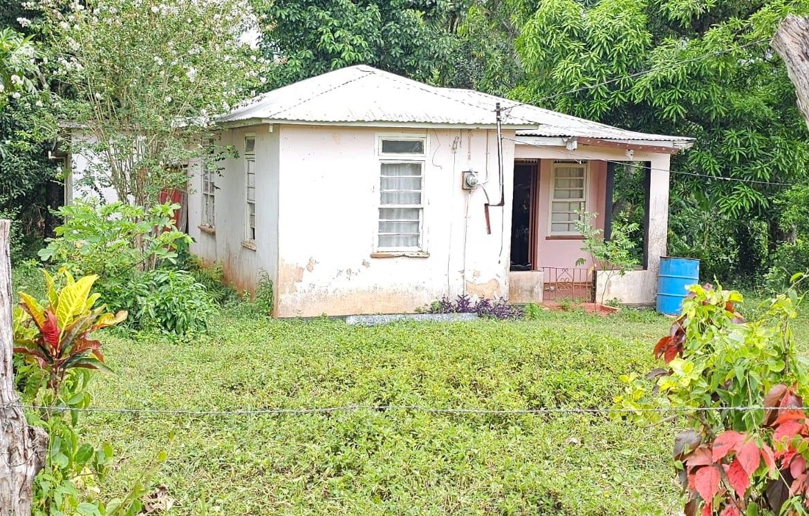 First image of Park, Santa Cruz in Santa Cruz, St. Elizabeth, Jamaica - property is For Sale