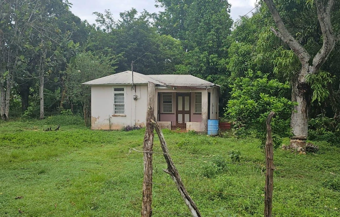 Seventeenth image of Park, Santa Cruz in Santa Cruz, St. Elizabeth, Jamaica - property is For Sale