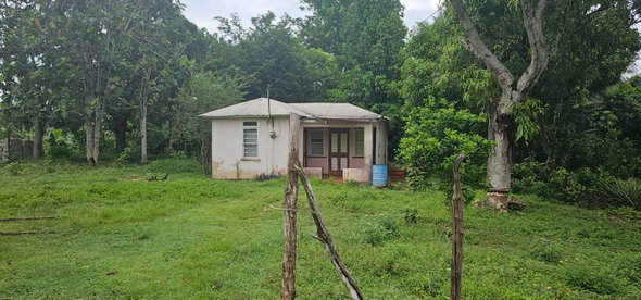 Seventeenth image of Park, Santa Cruz in Santa Cruz, St. Elizabeth, Jamaica - property is For Sale