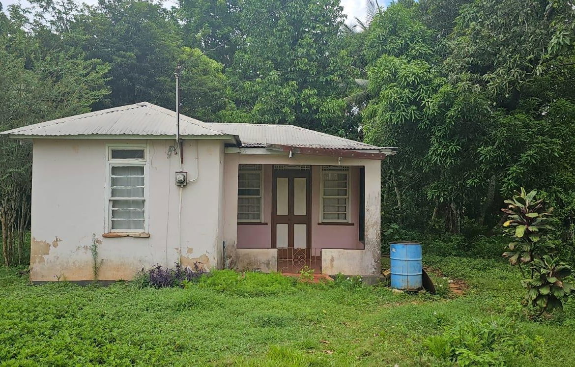 Third image of Park, Santa Cruz in Santa Cruz, St. Elizabeth, Jamaica - property is For Sale