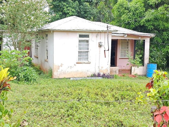 First image of Park, Santa Cruz in Santa Cruz, St. Elizabeth, Jamaica - property is For Sale