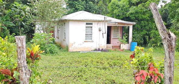First image of Park, Santa Cruz in Santa Cruz, St. Elizabeth, Jamaica - property is For Sale
