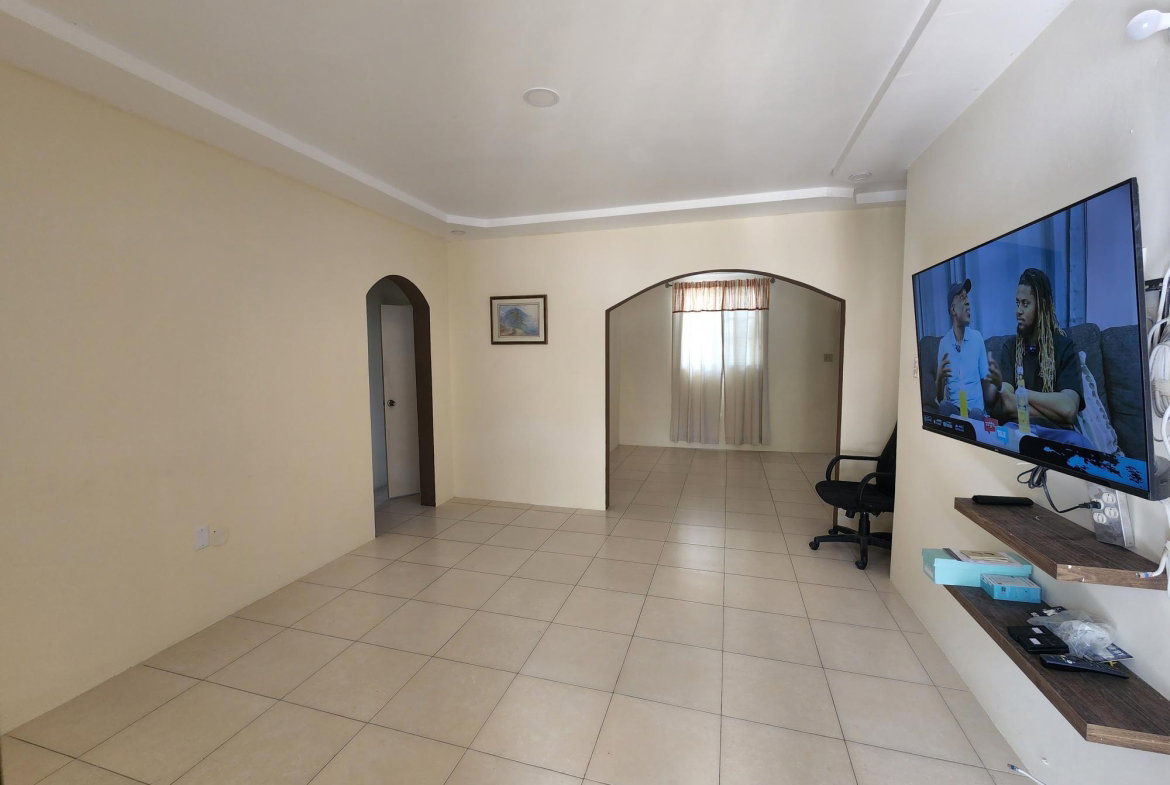 Ninth image of 10 Foster Davis Drive in Kingston 6, St. Andrew, Jamaica - property is For Rent