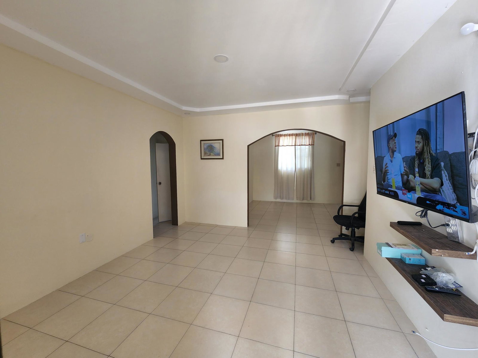 Ninth image of 10 Foster Davis Drive in Kingston 6, St. Andrew, Jamaica - property is For Rent
