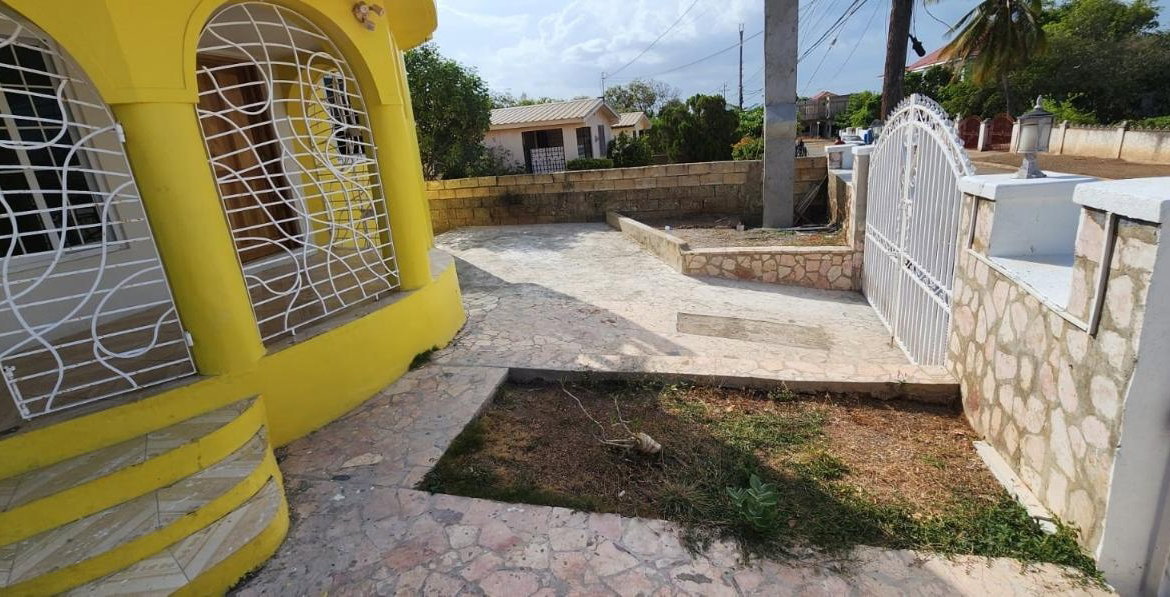 Second image of 334 Boulder Crescent, Hellshi in Hellshire Heights, St. Catherine, Jamaica - property is For Rent