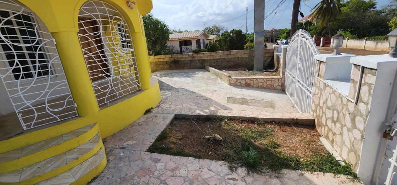 Second image of 334 Boulder Crescent, Hellshi in Hellshire Heights, St. Catherine, Jamaica - property is For Rent
