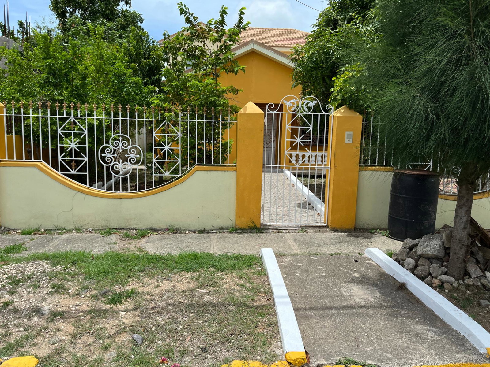 Tenth image of 622 Bayswater Crescent, White in White Water Meadows, St. Catherine, Jamaica - property is For Rent