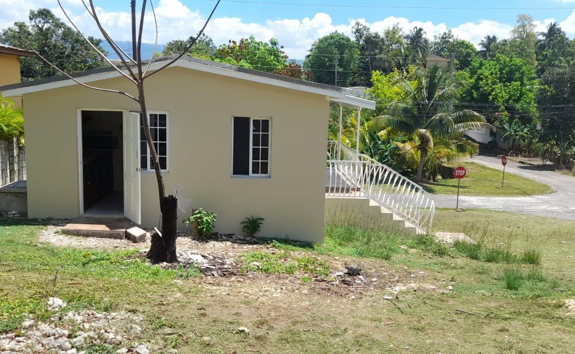 Seventh image of 112 Hummingbird Close in Santa Cruz, St. Elizabeth, Jamaica - property is For Sale