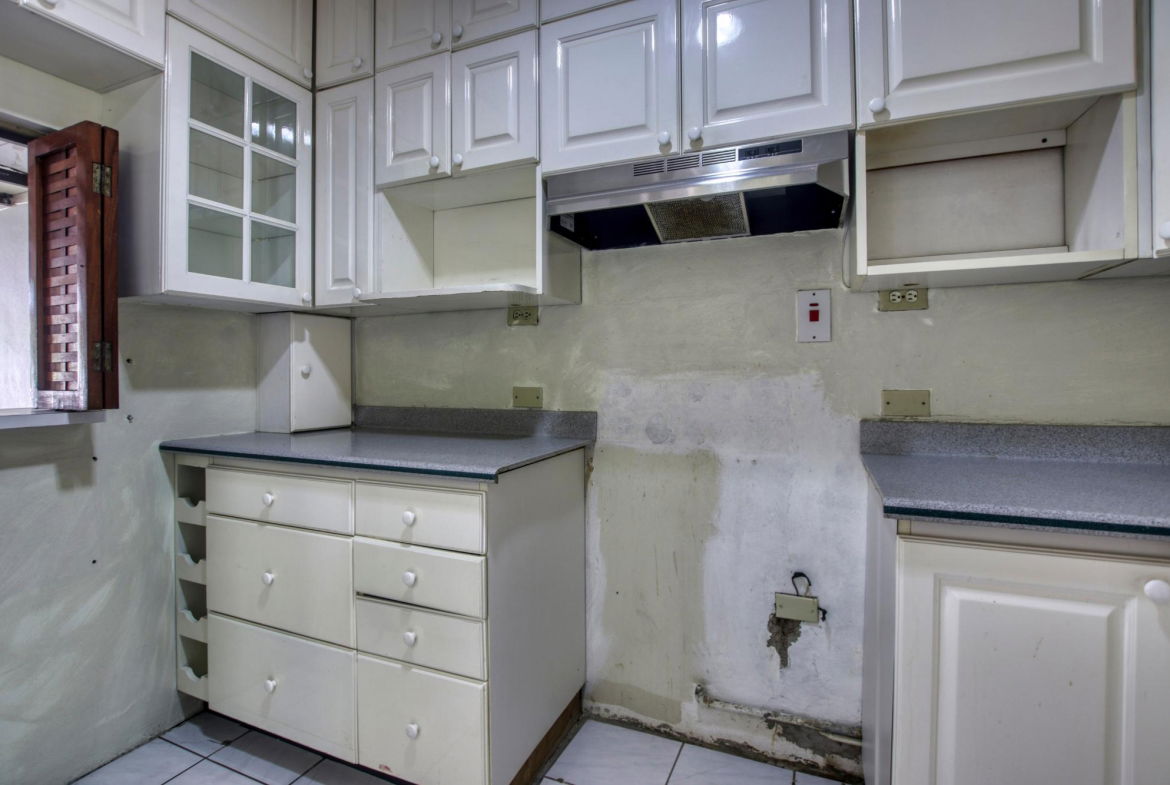 Seventh image of 8 Worthington Place in NEW KINGSTON, St. Andrew, Jamaica - property is For Sale