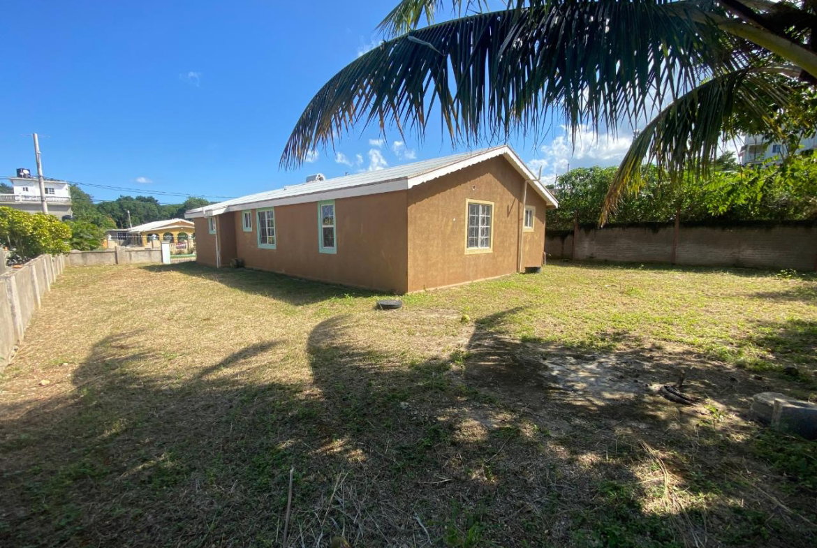 Ninth image of 209 Loggerhead Circle in Coral Spring, Trelawny, Jamaica - property is For Sale