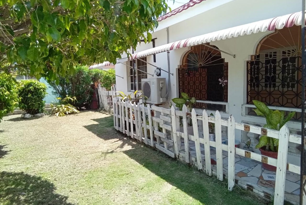 Sixteenth image of Kemps Hill, Race Course in Race Course, Clarendon, Jamaica - property is For Sale