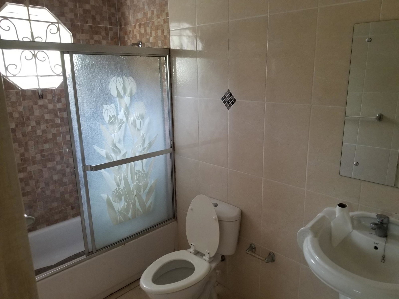 Seventh image of 31 Inglewood Drive in May Pen, Clarendon, Jamaica - property is For Rent
