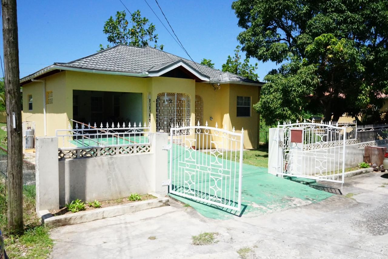 Charming-3-Bedroom-Home-for-Sale-in-Olive-Park-St.-Elizabeth Second image of 48 Mahogany Drive, Olive Par in Santa Cruz, St. Elizabeth, Jamaica - property is For Sale