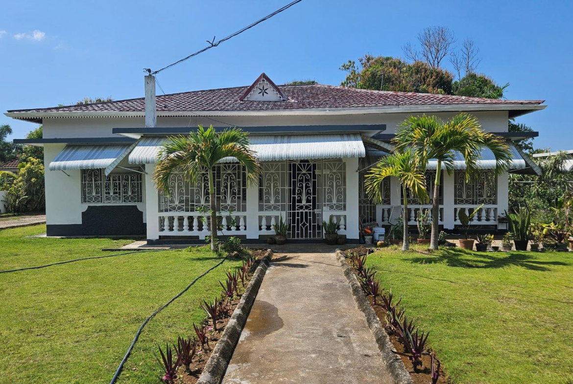Second image of 39 Chantilly Gardens in SAVANNA LA MAR, Westmoreland, Jamaica - property is For Sale