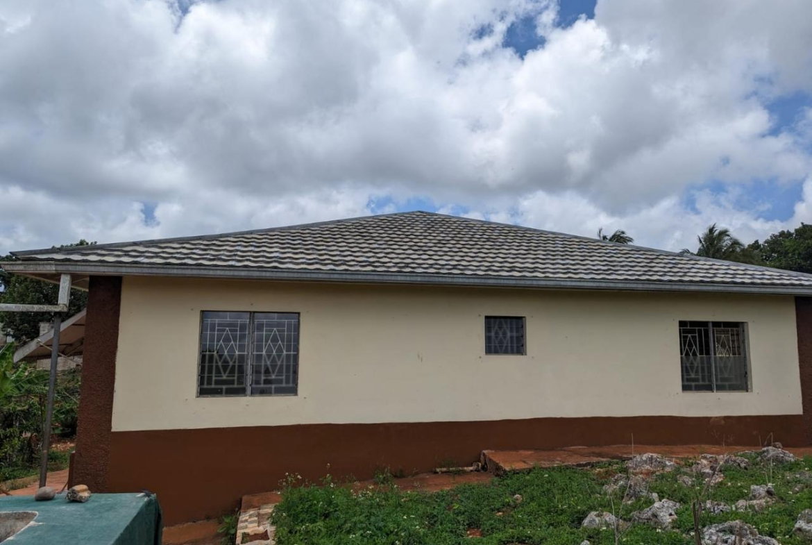 Fourth image of 01 Knockpatrick in Knockpatrick, Manchester, Jamaica - property is For Sale