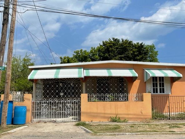 Second image of Park Circle East in Greater Portmore, St. Catherine, Jamaica - property is For Sale