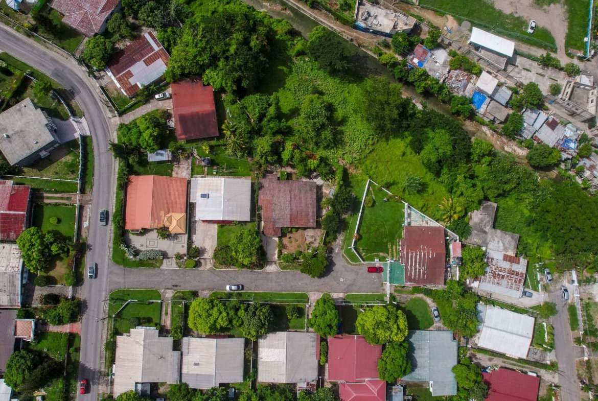Tenth image of Roehampton Mews in Kingston 19, St. Andrew, Jamaica - property is For Sale