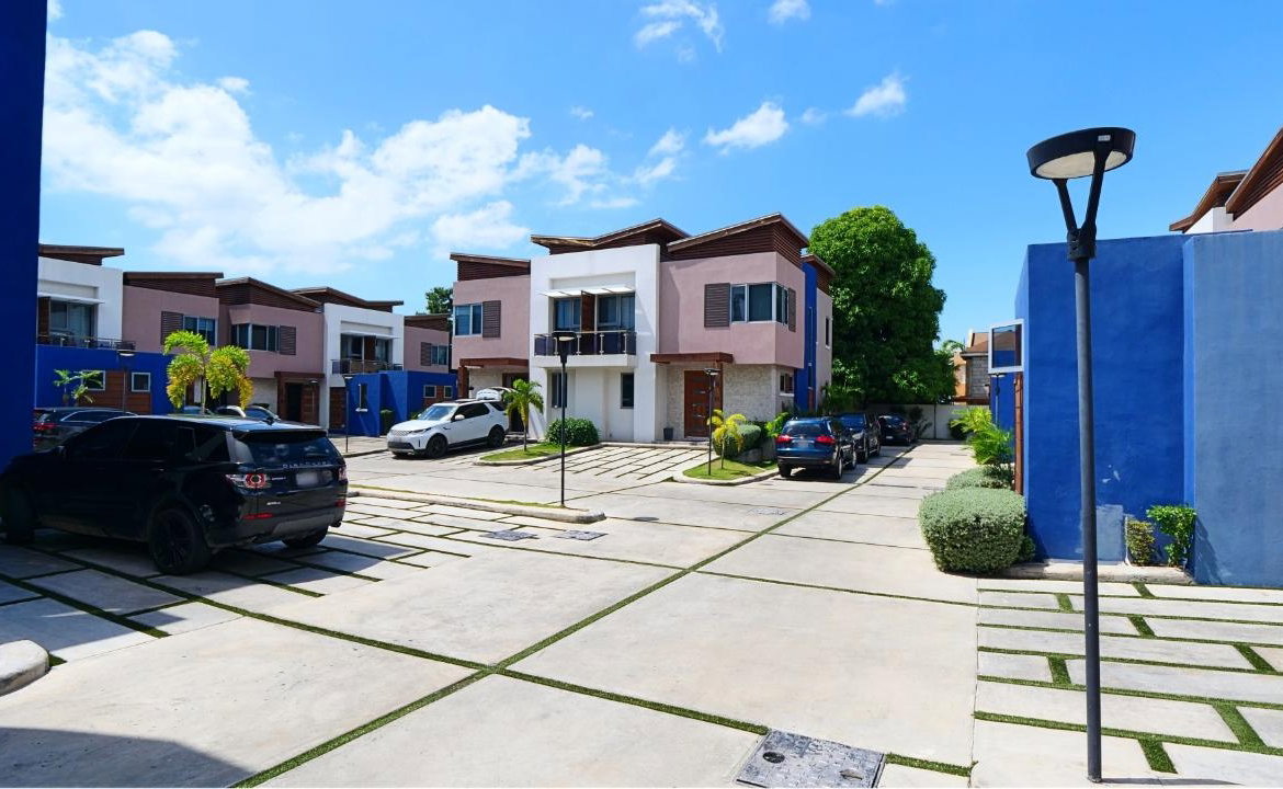 Fourth image of 13- Hopefield Avenue in Kingston 6, St. Andrew, Jamaica - property is For Rent