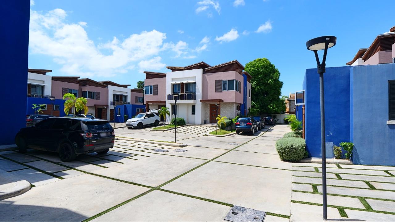Fourth image of 13- Hopefield Avenue in Kingston 6, St. Andrew, Jamaica - property is For Rent