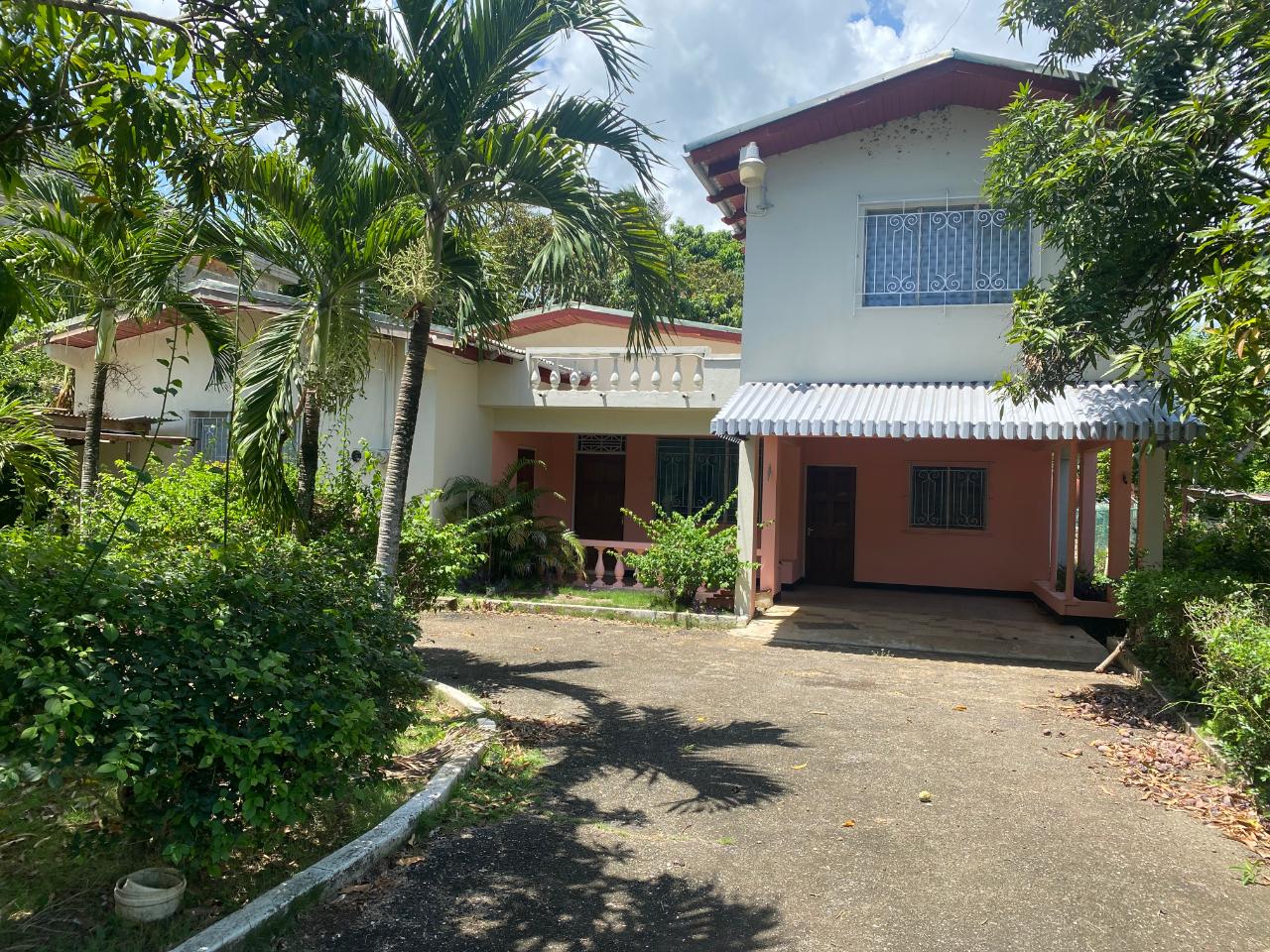 Charming-4-Bedroom-Fixer-Upper-in-Clarendon-5-Lincoln-Avenue Second image of 5 Lincoln Avenue in May Pen, Clarendon, Jamaica - property is For Sale