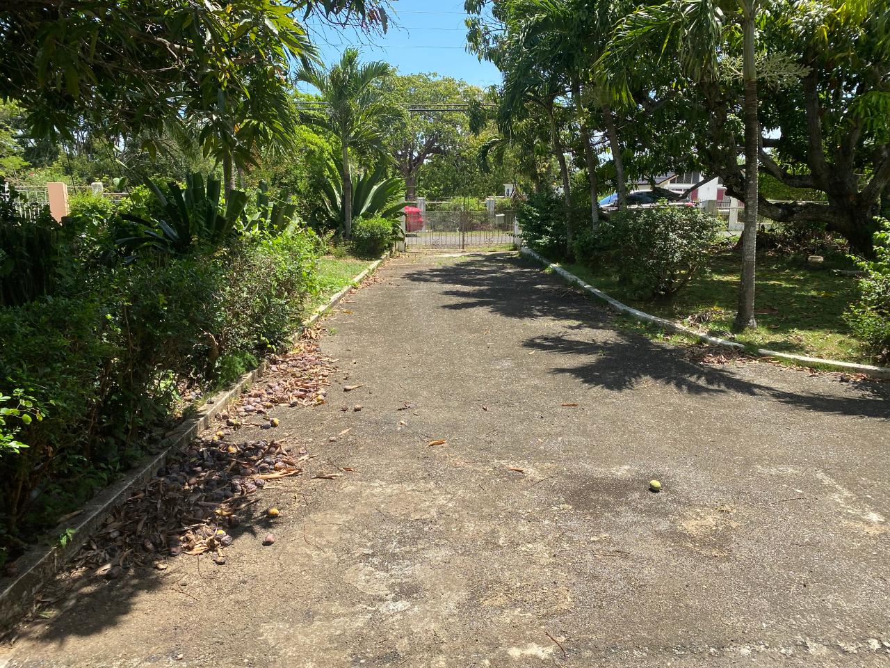 Charming-4-Bedroom-Fixer-Upper-in-Clarendon-5-Lincoln-Avenue Third image of 5 Lincoln Avenue in May Pen, Clarendon, Jamaica - property is For Sale