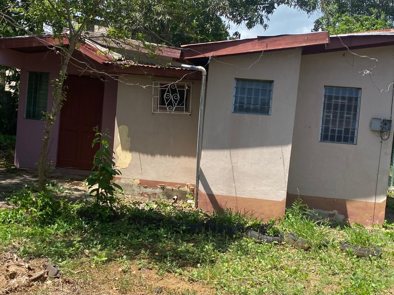 Charming-4-Bedroom-Fixer-Upper-in-Clarendon-5-Lincoln-Avenue Sixth image of 5 Lincoln Avenue in May Pen, Clarendon, Jamaica - property is For Sale