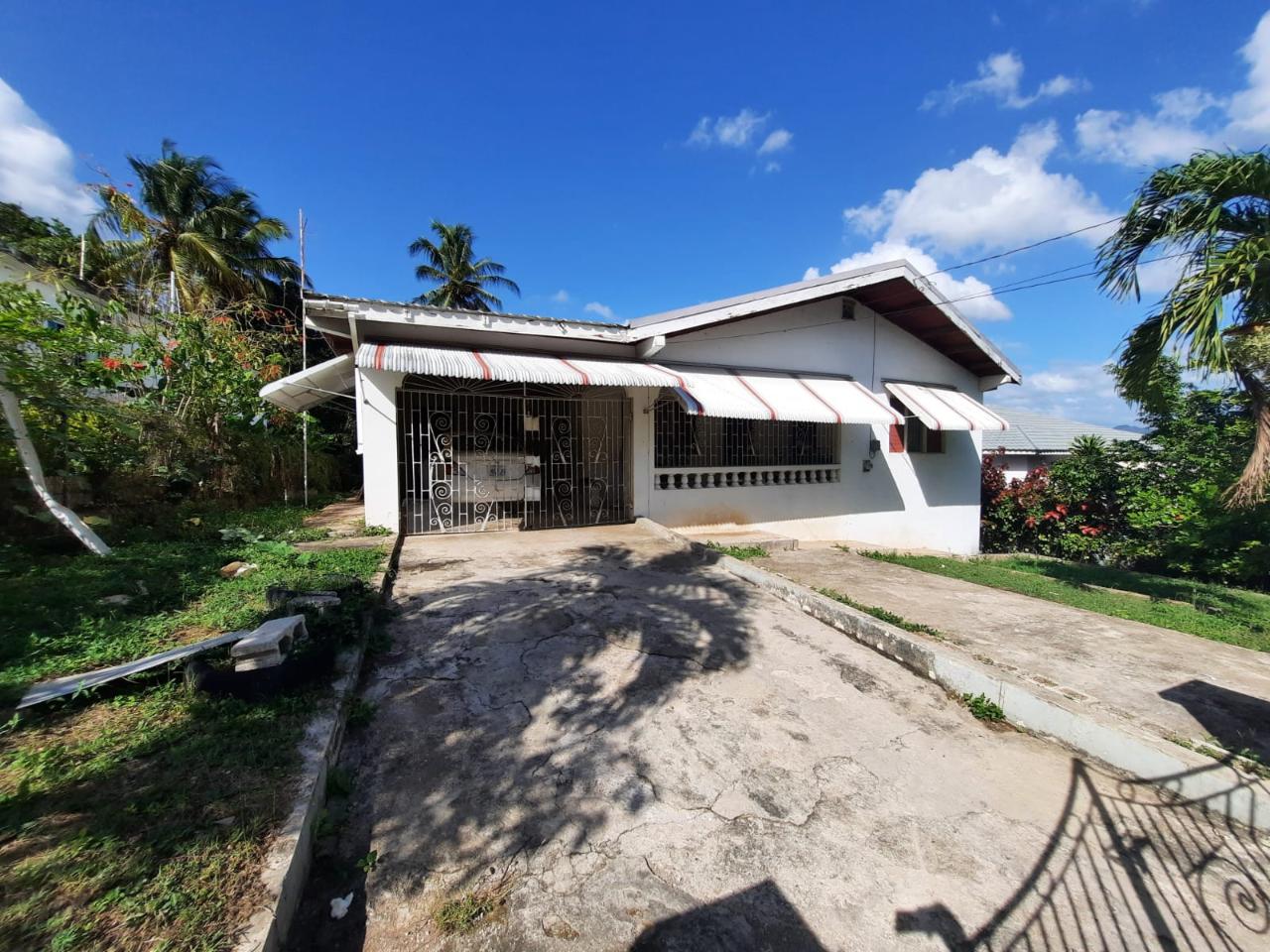 Charming-Family-Home-for-Sale-in-Clarendon-Jamaica Second image of House-9 Paisley Drive in May Pen, Clarendon, Jamaica - property is For Sale