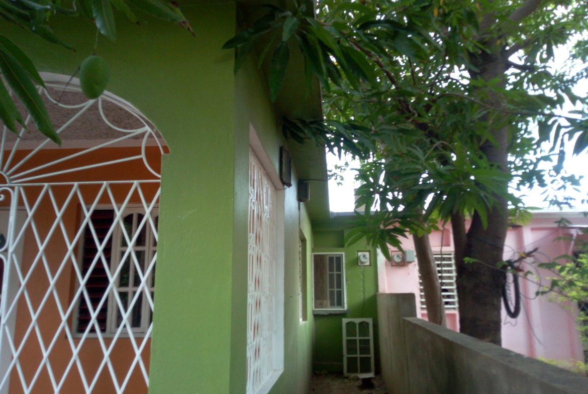 Fifth image of 372 Queens Park in Greater Portmore, St. Catherine, Jamaica - property is For Sale