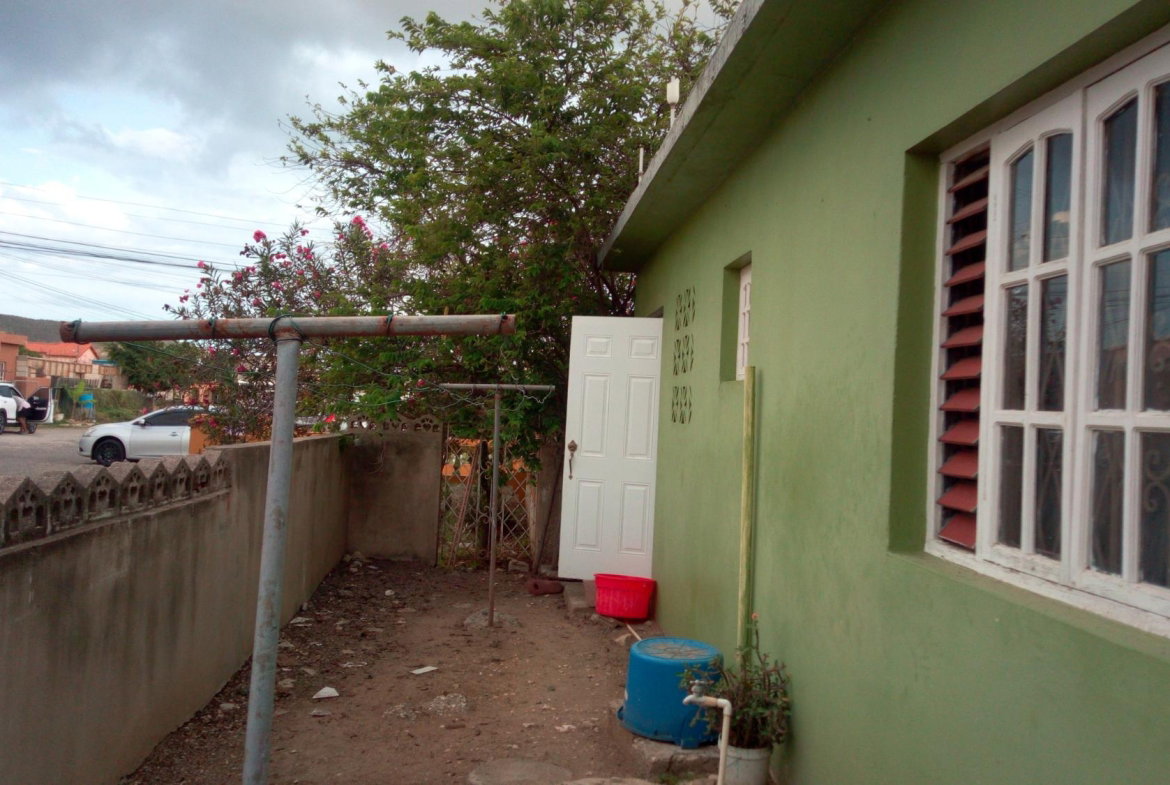Eighth image of 372 Queens Park in Greater Portmore, St. Catherine, Jamaica - property is For Sale