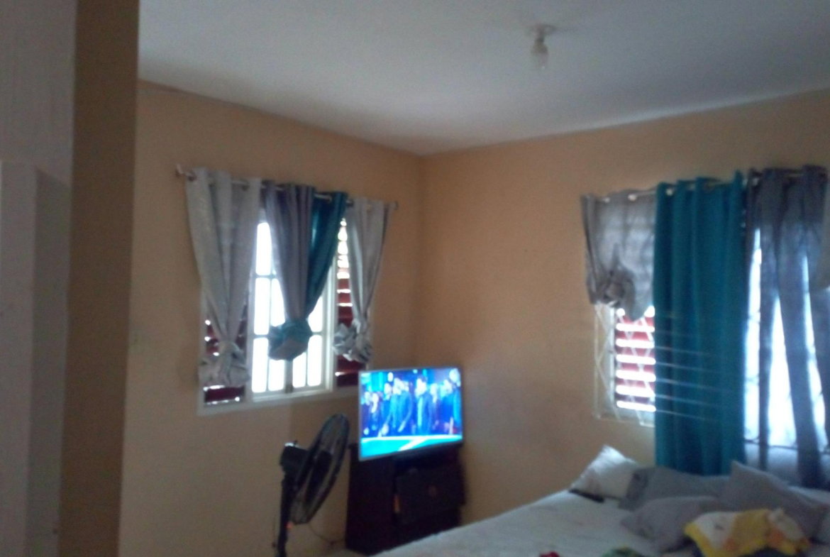 Tenth image of 372 Queens Park in Greater Portmore, St. Catherine, Jamaica - property is For Sale