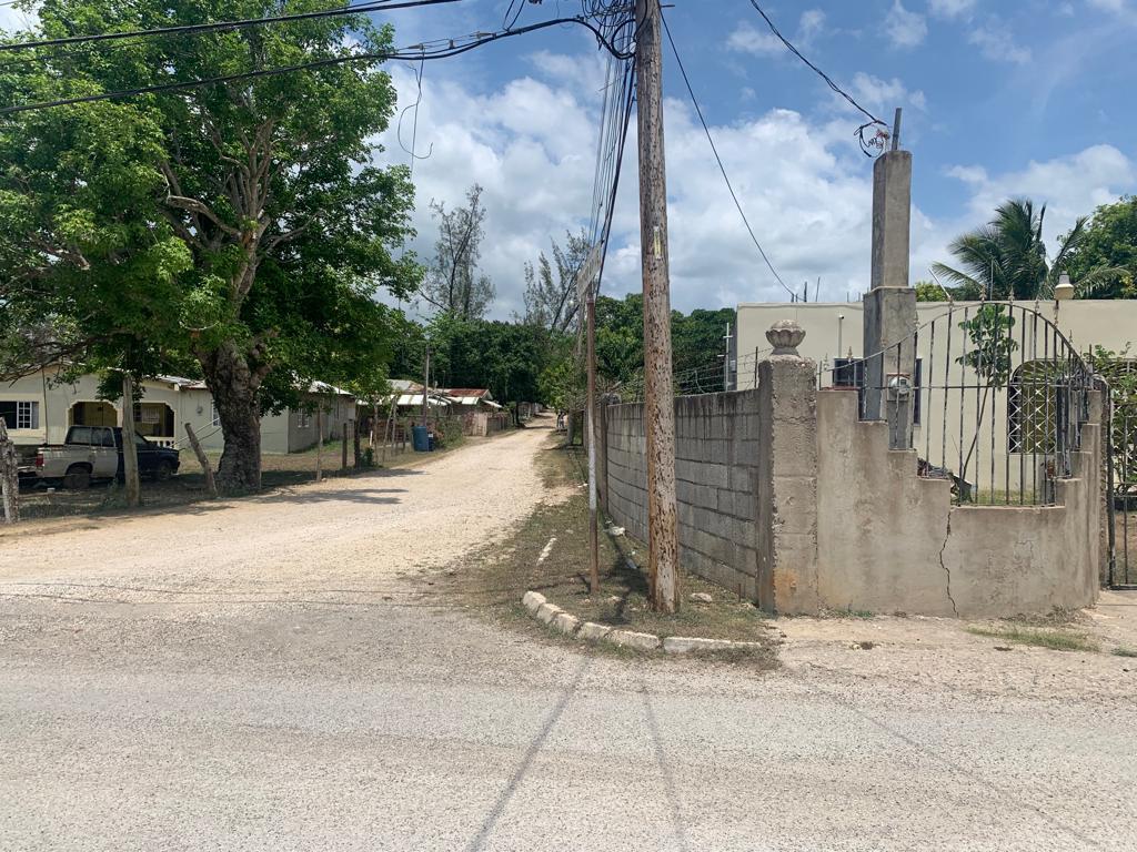Fifth image of Fosmor Drive in May Pen, Clarendon, Jamaica - property is For Sale