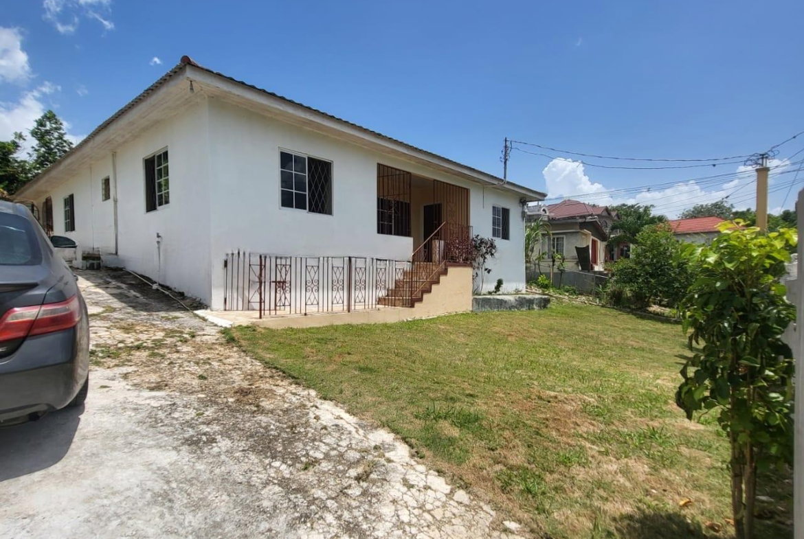 Second image of Three Chains in Mandeville, Manchester, Jamaica - property is For Sale