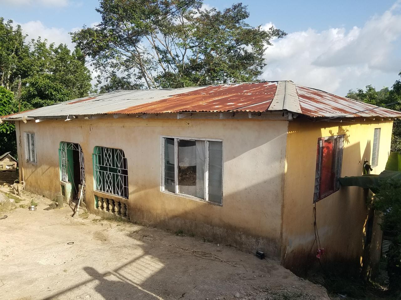 Charming-Split-Level-Home-with-Land-for-Sale-in-Coleyville-Jamaica Fourth image of Coleyville in Coleyville, Manchester, Jamaica - property is For Sale