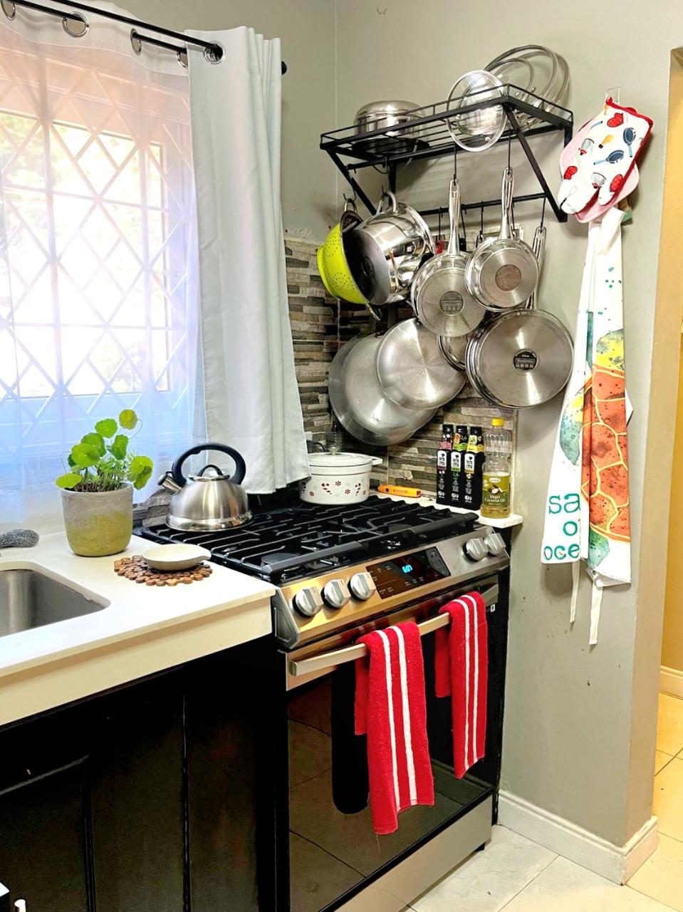 Sixth image of Davis Ave in Montego Heights, St. James, Jamaica - property is For Rent