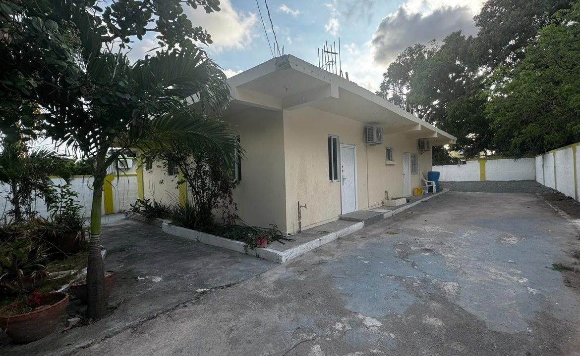 Second image of 1b Lindsay Crescent, Kingsto in Kingston 10, St. Andrew, Jamaica - property is For Rent