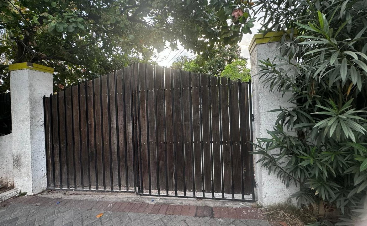 First image of 1b Lindsay Crescent, Kingsto in Kingston 10, St. Andrew, Jamaica - property is For Rent