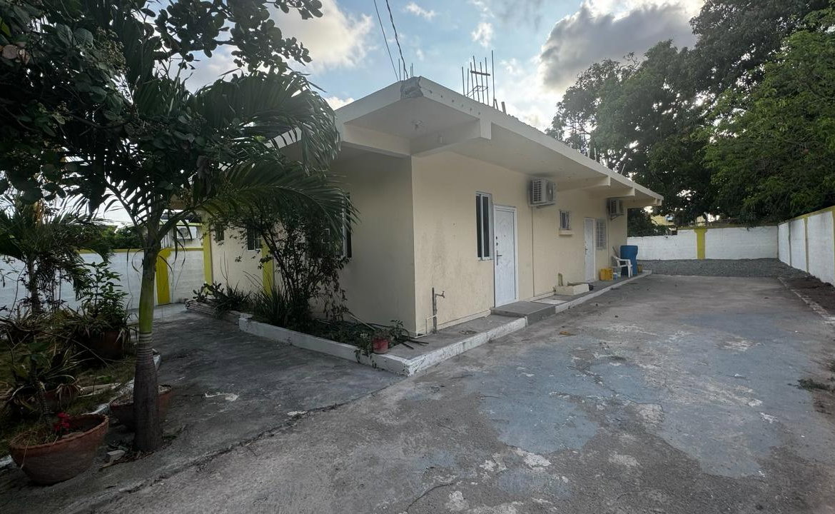 Fifth image of 1b Lindsay Crescent, Kingsto in Kingston 10, St. Andrew, Jamaica - property is For Rent