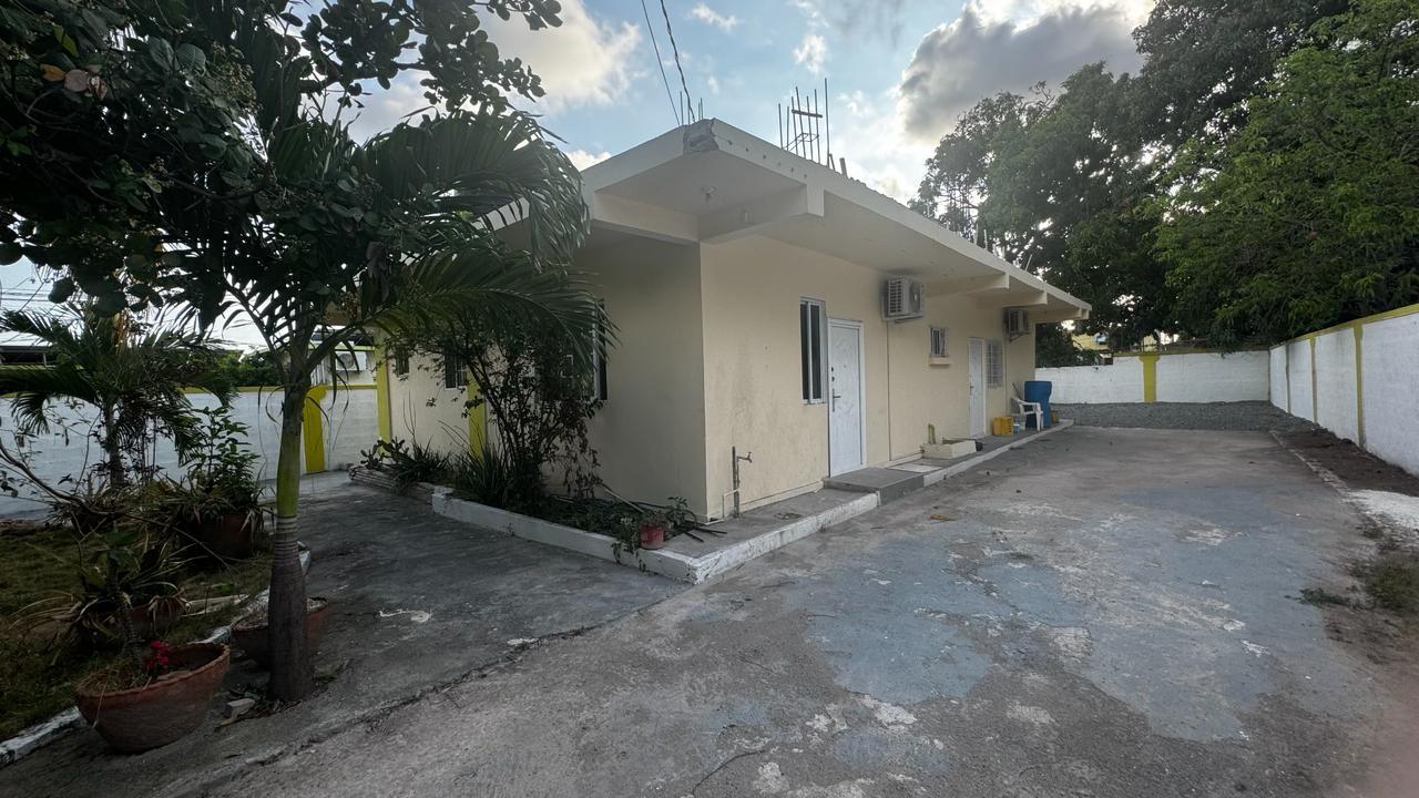 Fifth image of 1b Lindsay Crescent, Kingsto in Kingston 10, St. Andrew, Jamaica - property is For Rent