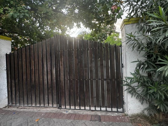 First image of 1b Lindsay Crescent, Kingsto in Kingston 10, St. Andrew, Jamaica - property is For Rent