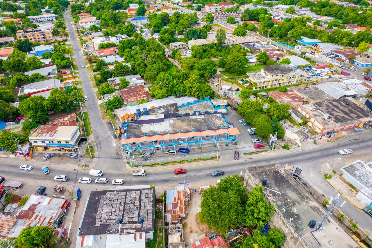 Commercial-Unit-for-Rent-on-Red-Hills-Road-Jamaica-Ideal-for-Small-or-Large-Businesses Second image of 17-105k Red Hills Road in Kingston 19, St. Andrew, Jamaica - property is For Rent