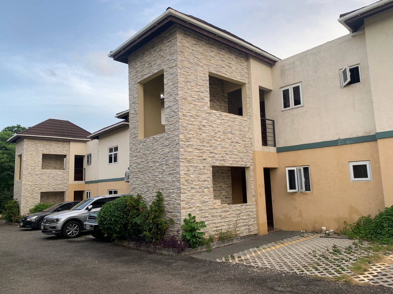 Fourth image of 10-7 Roehampton Drive in Kingston 19, St. Andrew, Jamaica - property is For Rent