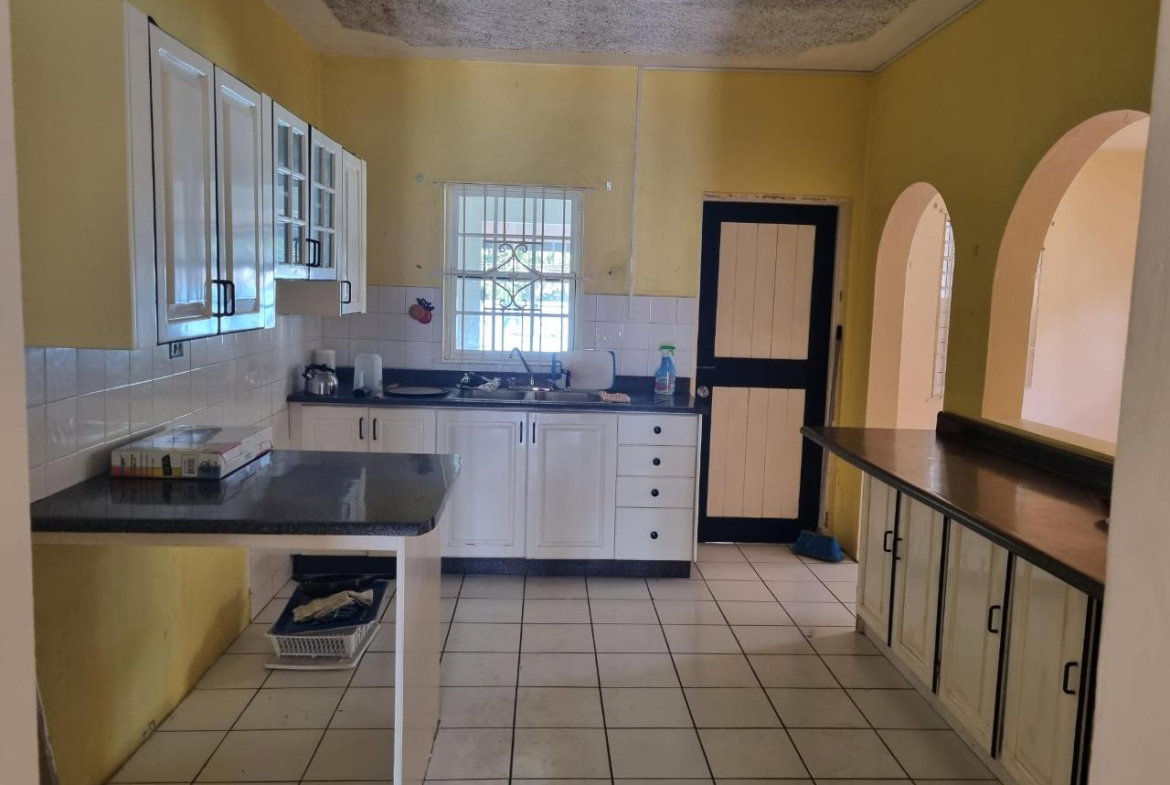 Eleventh image of 340 Starapple Close in Spanish Town, St. Catherine, Jamaica - property is For Rent