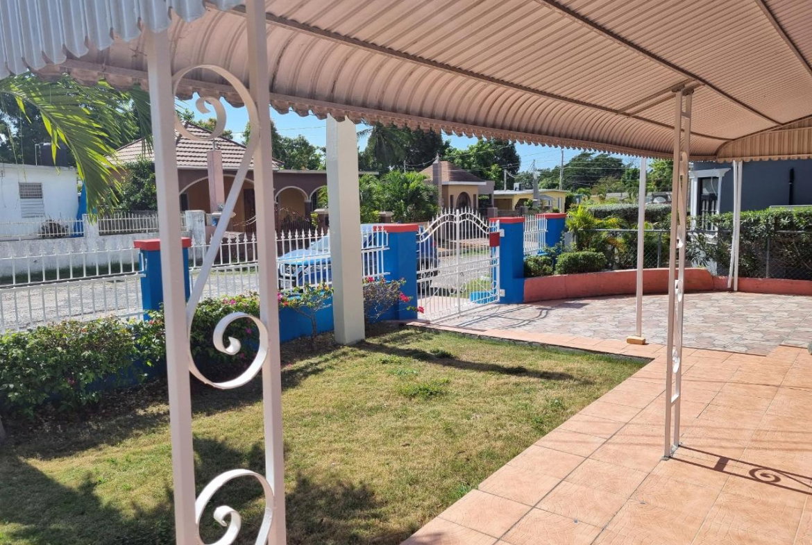 Sixth image of 340 Starapple Close in Spanish Town, St. Catherine, Jamaica - property is For Rent