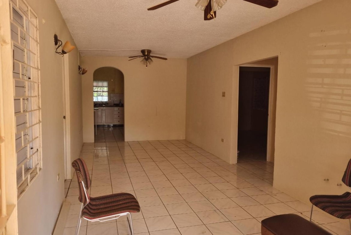 Seventh image of 340 Starapple Close in Spanish Town, St. Catherine, Jamaica - property is For Rent
