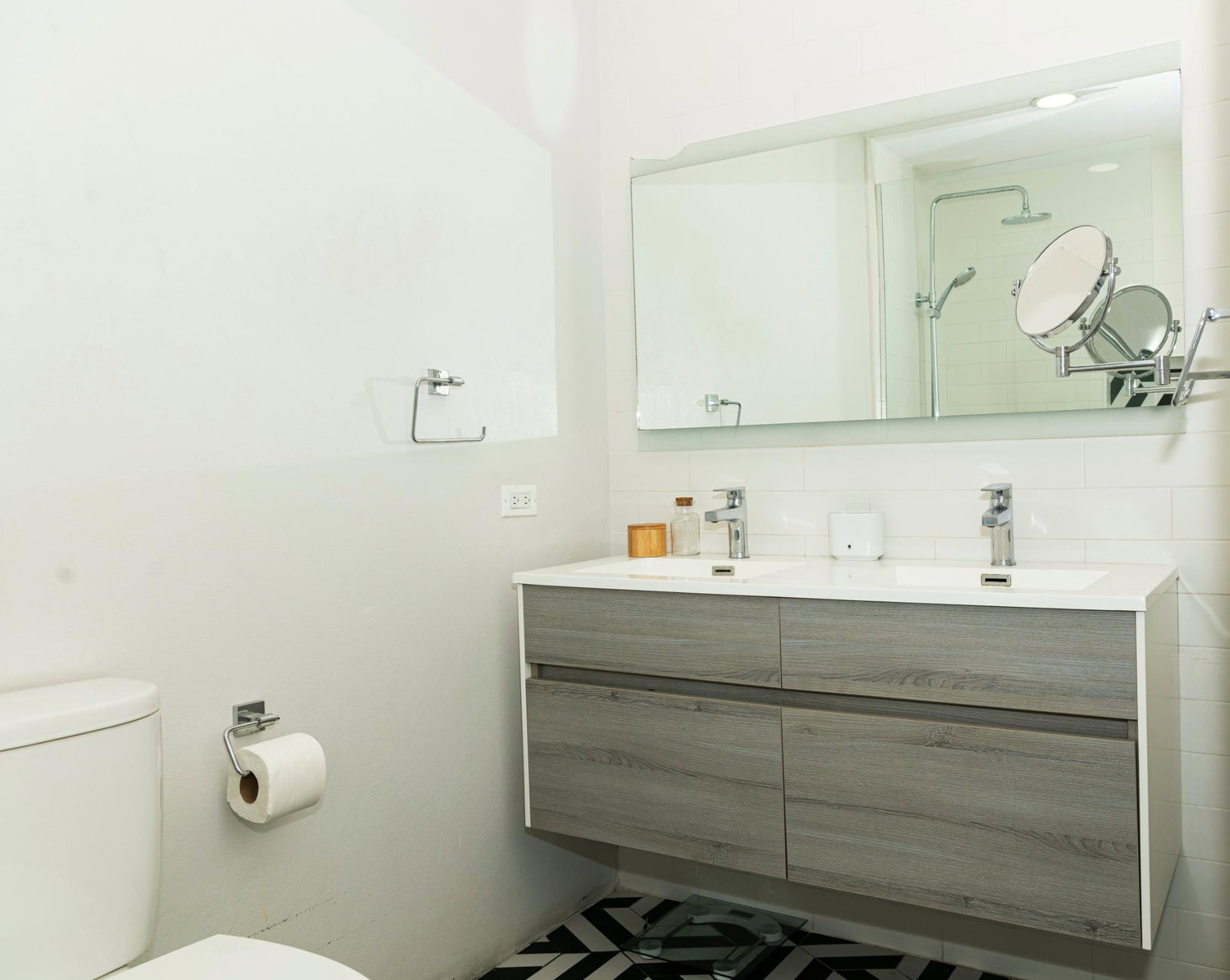 Eleventh image of 05- Starlight Avenue in Kingston 6, St. Andrew, Jamaica - property is For Rent