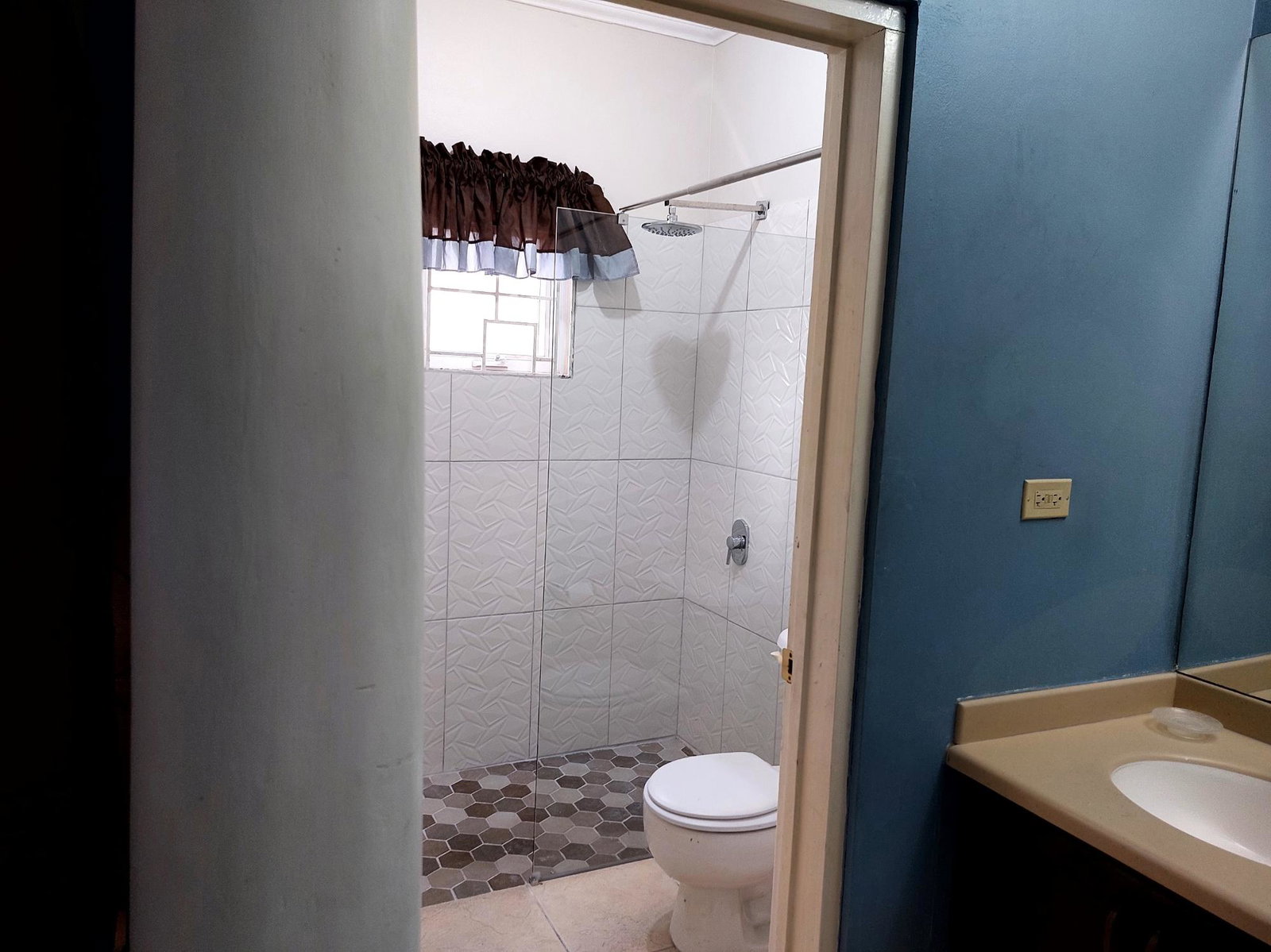 Sixteenth image of 2-12 Sandhurst Avenue, Kingsto in Kingston 6, St. Andrew, Jamaica - property is For Rent
