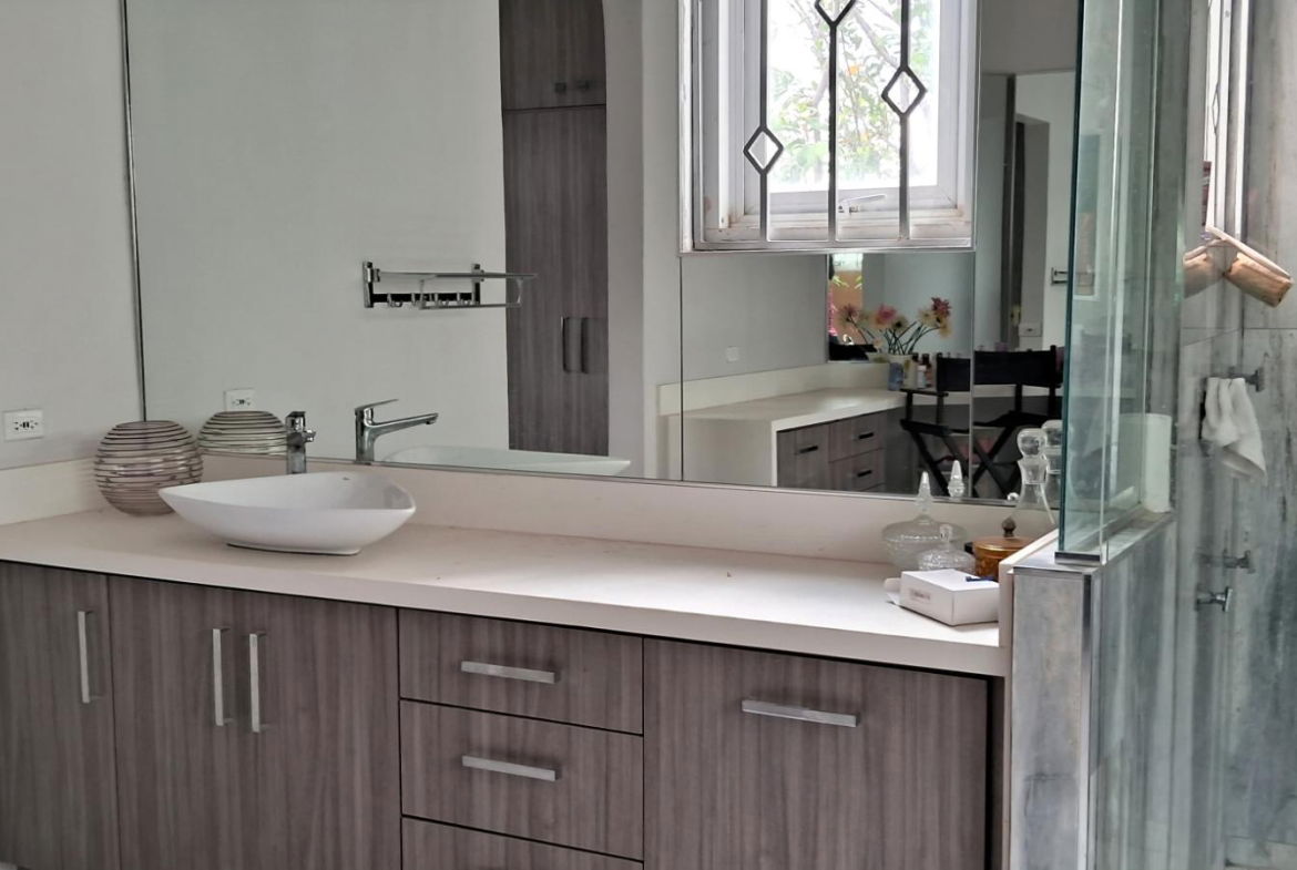 Eleventh image of 5 Bracknell Close in Jacks Hill, St. Andrew, Jamaica - property is For Sale