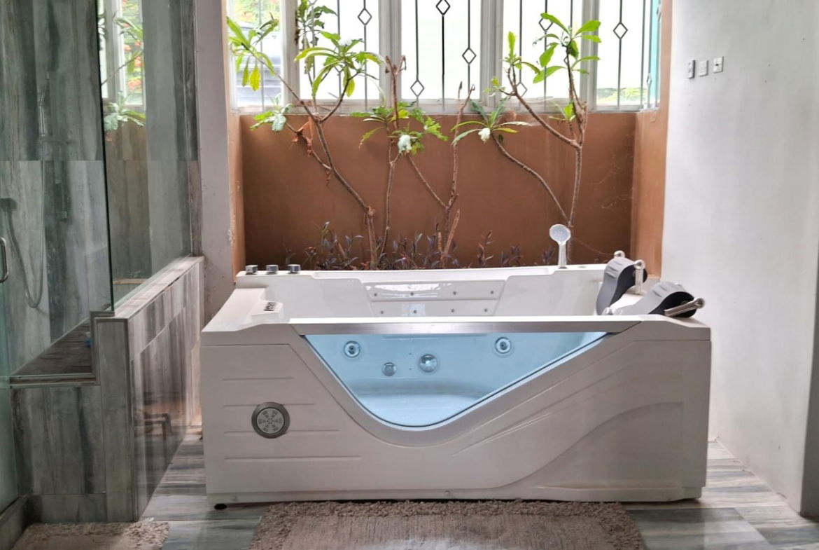 Ninth image of 5 Bracknell Close in Jacks Hill, St. Andrew, Jamaica - property is For Sale